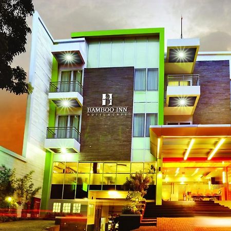 Bamboo Inn Hotel & Cafe Jacarta Exterior foto