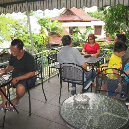 Bamboo Inn Hotel & Cafe Jacarta Exterior foto