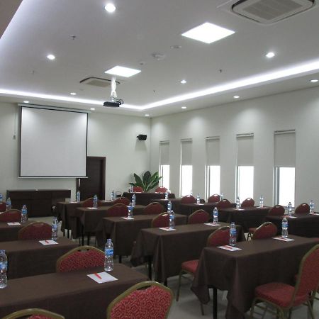 Bamboo Inn Hotel & Cafe Jacarta Exterior foto