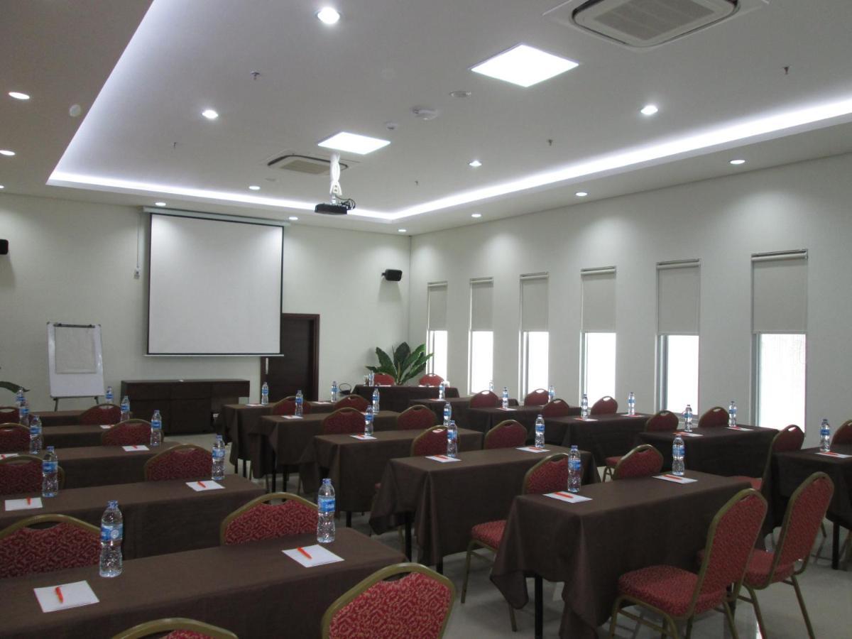 Bamboo Inn Hotel & Cafe Jacarta Exterior foto