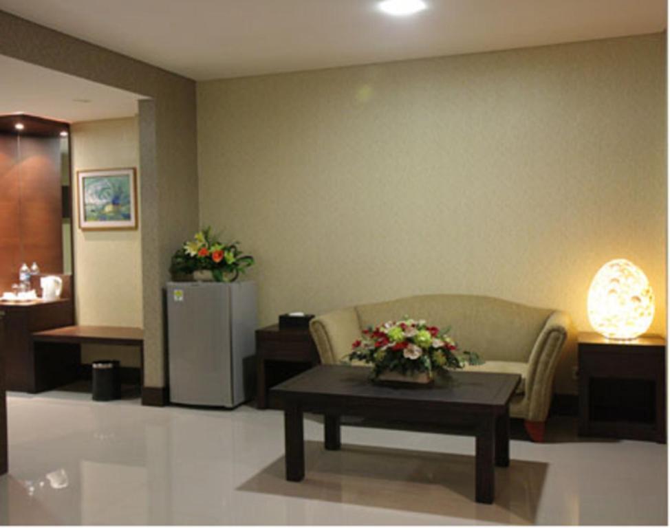 Bamboo Inn Hotel & Cafe Jacarta Exterior foto