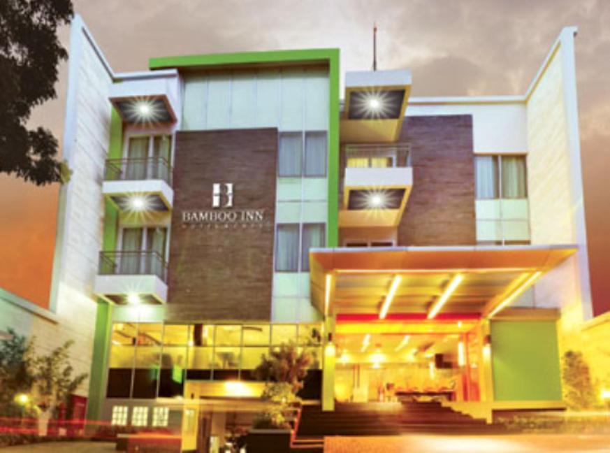 Bamboo Inn Hotel & Cafe Jacarta Exterior foto